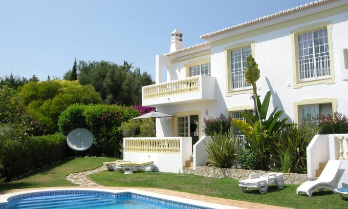 Luz Apartment | Beautiful 2 Bedroom Apartment With Large Pool In Private Garden And Sea Views
