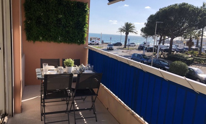 Frejus Port Apartment | Beautiful 2 bedroom apartment by the sea (4 pers)