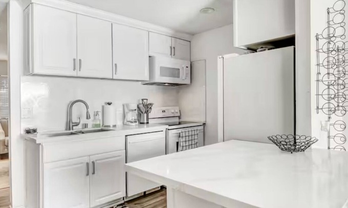Northeast Anaheim Condo | Beautiful 2-bedroom condo Orange County CA Everything needed garage WiFi and AC.