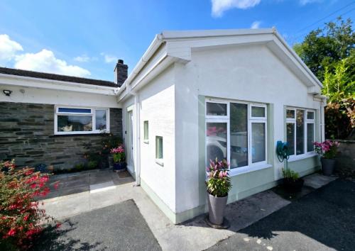 Narberth Apartment | Beautiful 2 bedroom annexe in popular town location