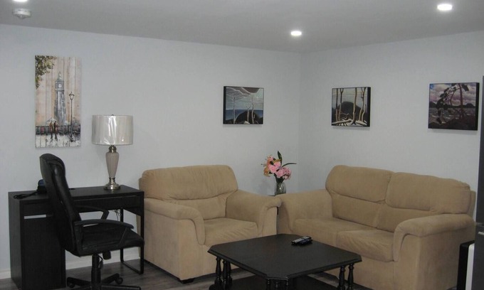 Guelph Apartment | Beautiful 2-bedroom Guest Home in Guelph