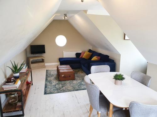 Chippenham House | Beautiful 2 bedroom guest house with private pool in Lacock, Wiltshire