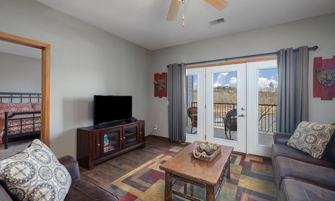Branson Condo | Beautiful 2 Bedroom Lakefront Condo