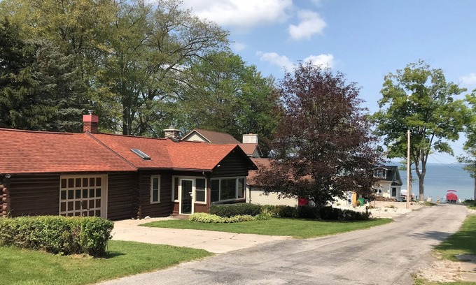 Herron House | Beautiful 2 bedroom log home on south end of Hubbard Lake