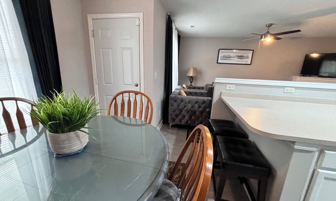 Davis Lake - Eastfield House | Beautiful 2-bedroom townhome in enchanting Charlotte with WiFi and Garage
