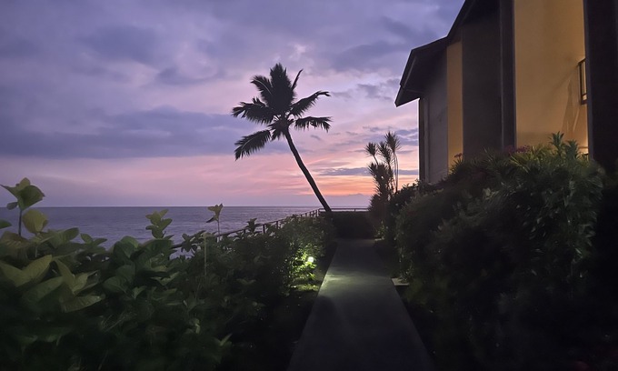 Kailua-Kona Condo | Beautiful 2 bedroom Ocean Front Building 1 at Kona Makai.
