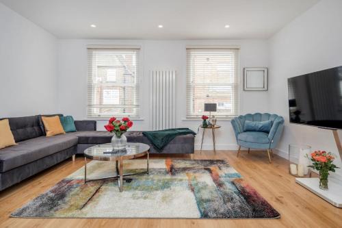Fulham Apartment | Beautiful 2 bedrooms split level Fulham Apartment