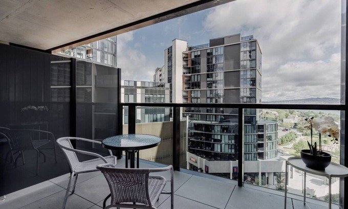 Bruce Apartment | Beautiful 2-BR with Lakeside View