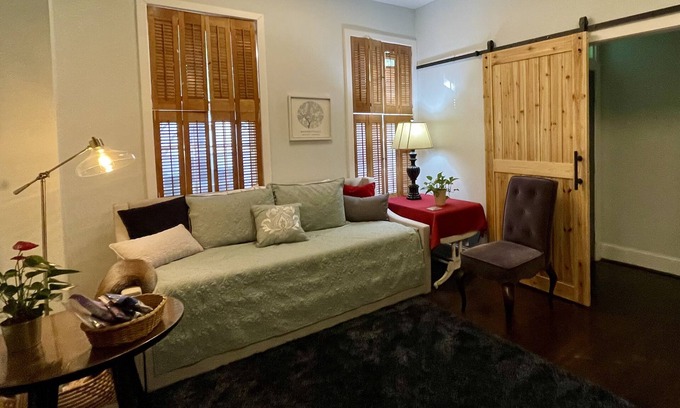 Old Town Alexandria House | Beautiful 2 level condo in the heart of Old Town Alexandria