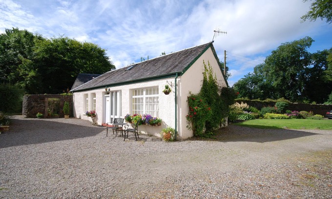 Taynuilt Cottage | Beautiful 2 Person Cottage in Lovely Secluded Gardens