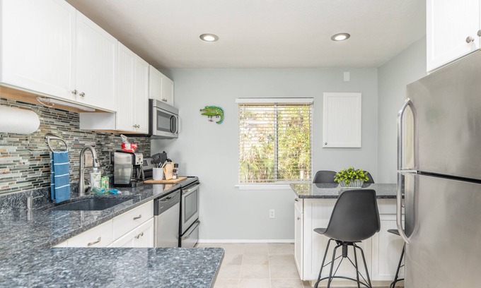 Hilton Head Island Condo | Beautiful 2 bed condo, steps from beach and pool-all beach supplies included