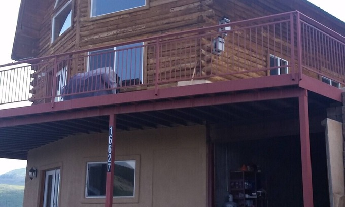 Collbran House | Beautiful 2700 SF Mountain Log Home-Snowmobile/Hunting/Skiing/Hiking Paradise