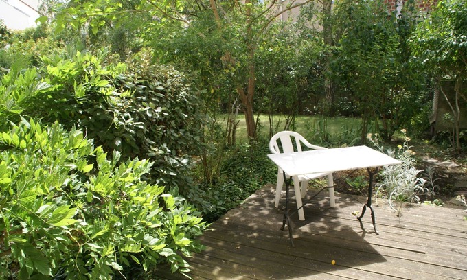 Croissy-sur-Seine Apartment | Beautiful 2p accommodation with private, quiet and green garden 10 minutes from Paris