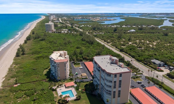 Fort Pierce Shores Condo | Beautiful 3/2 Condo overlooking the Atlantic Ocean