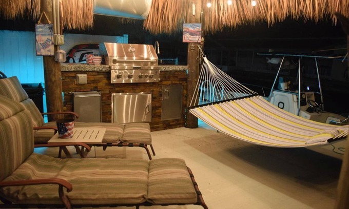 Key Largo Village House | BEAUTIFUL 3/2 on canal. Jacuzzi, Private Beach w/ocean access. Ready for R&R!