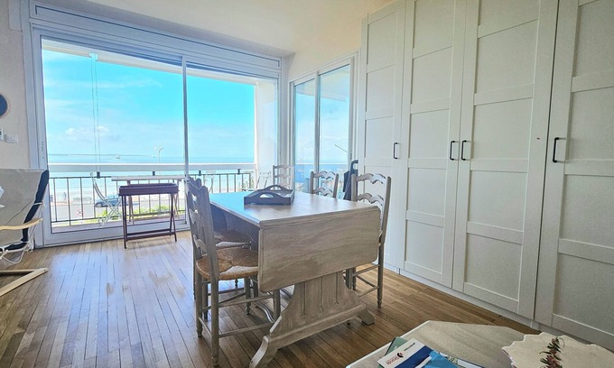 Royan Apartment | Beautiful 3* apartment FONCILLON district, 6 persons, city center, sea view