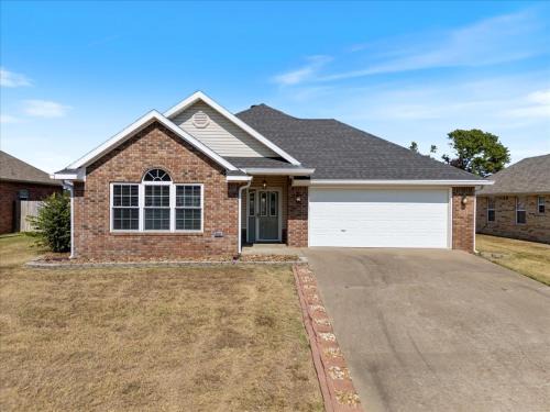 Bentonville House | Beautiful 3 bed 2 bath home near Crystal Bridges