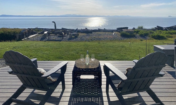 Point Roberts Cottage | Beautiful 3-Bedroom Seaside Cottage - Located on scenic Freeman Beach