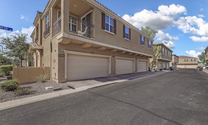 Power Ranch House | Beautiful 3 bedroom 2.5 bath townhome in heart of east Gilbert, community pool