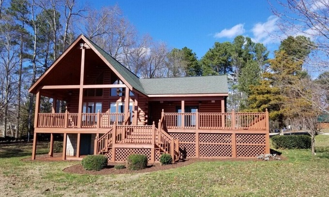 Henrico House | Beautiful 3 bedroom, 2 bath Log Home with Sandy Beach & Expansive Lake Views!