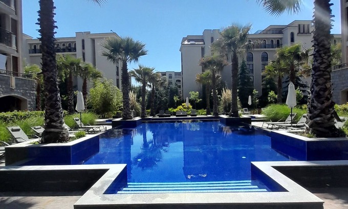 Chaika Apartment | Beautiful 3 Bedroom Apartment With Pool Views in the Cascadas Family Resort