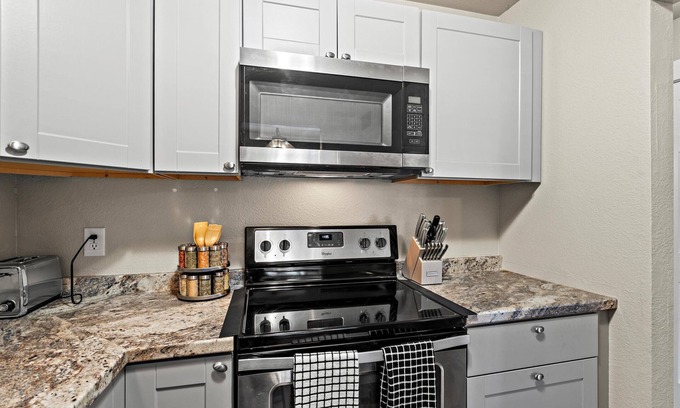 Northeast Anchorage House | Beautiful 3-bedroom house with a backyard and garage