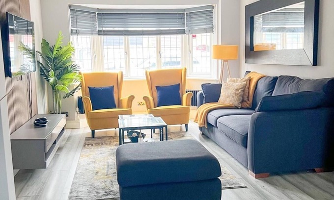 Havering House | Beautiful 3 Bedroom House in a fully residential area