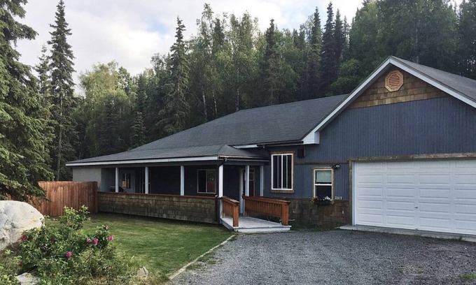 Cohoe House | Beautiful 3 bedroom home located walking distance from Kasilof River boat docks.