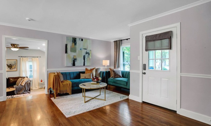 East Memphis House | Beautiful 3 Bedroom Home in the center of the city