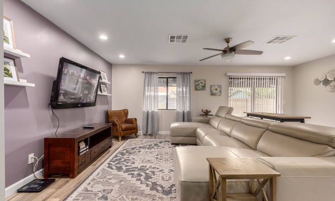 Orangeland House | Beautiful 3 bedroom Phoenix home with cable, WiFi, washer, dryer, & more