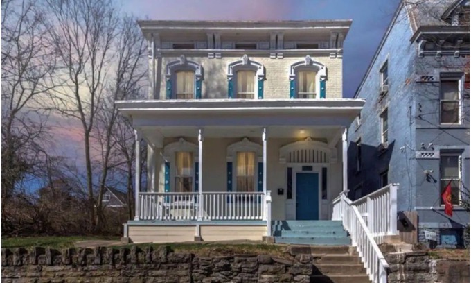 East Price Hill House | Beautiful 3-bedroom Villa minutes from downtown