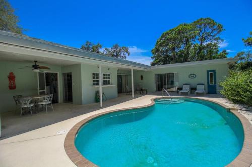 Gulf Gate Estates House | Beautiful 3 BR pool home minutes from Siesta Key - Blue Dolphin