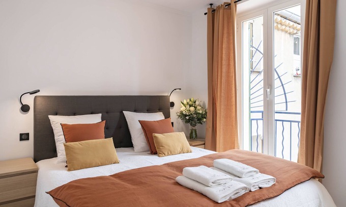 Cannes City Centre Apartment | Beautiful 3 rooms 4 * fully renovated in the heart of Cannes