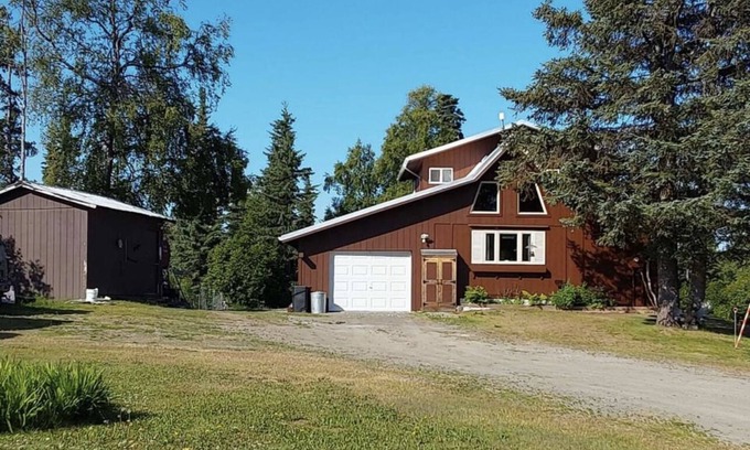 Cohoe House | Beautiful 3 story home close to dip netting and spectacular fishing
