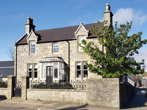 Lerwick House | Beautiful 3-Story Townhouse in Central Lerwick