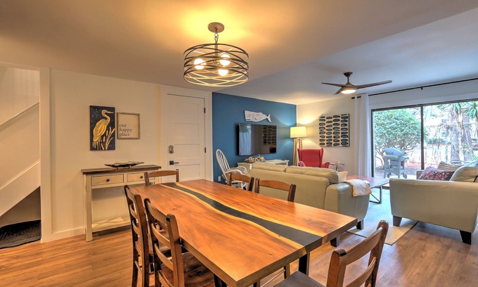 Folly Field Villa | Beautiful 3 Bedroom Villa, a quick walk to the ocean! Quiet and roomy!