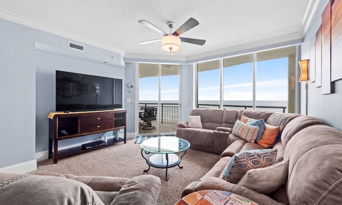 Ocean Drive Condo | Beautiful 3 Bedroom Oceanfront Condo in Mar Vista