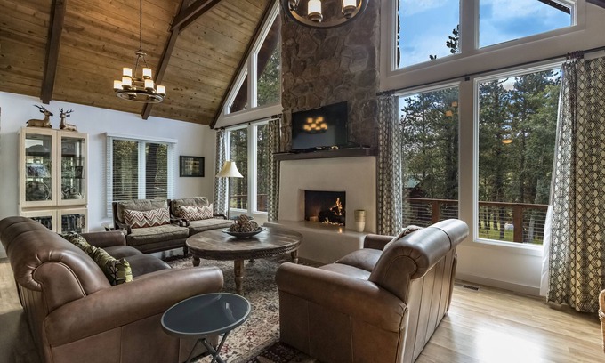 Angel Fire House | Beautiful 3bd/2ba Home 5 Minute Walk to Monte Verde Lake