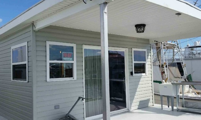 Venice Boat Rental | Beautiful 3Bd Houseboat in the Venice For Rent