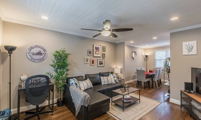 Potomac West House | Beautiful 3br 2ba House cozy backyard CozySuites