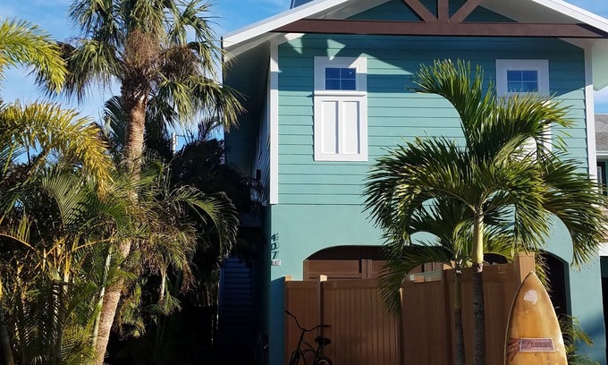 Holmes Beach House | Beautiful 3BR/2BA, Family Friendly Home w/Private pool/patio area