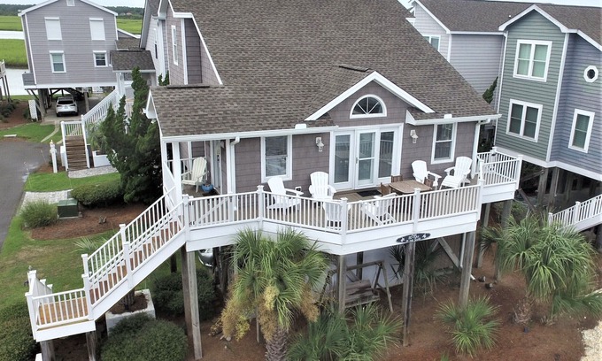 Ocean Isle Beach House | Beautiful 3BR house in perfect location w/water view, all linens included!