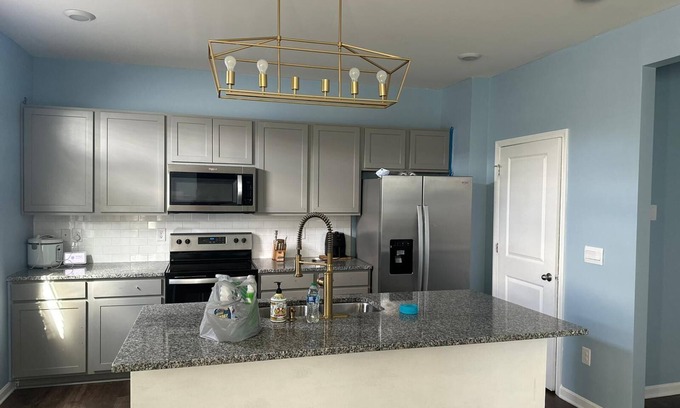Buechel House | Beautiful 4 bd,2.5 bath, Family Friendly, great location, quiet neighborhood.