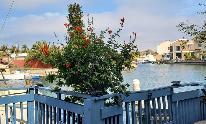 Gilbert Island House | Beautiful 4-Bedroom Waterfront Home with WiFi in Huntington Beach