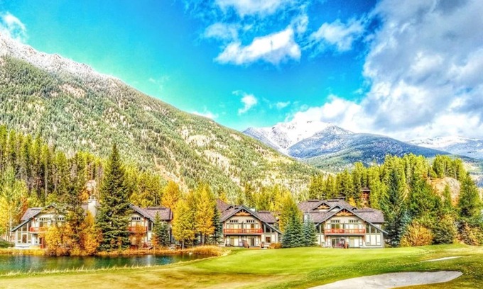 East Kootenay House | Beautiful 4 bed/4 bath Home Steps to Grey Wolf with Private Hot Tub