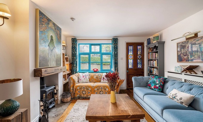 Sarratt House | Beautiful 4-Bedroom Cottage | Pass the Keys