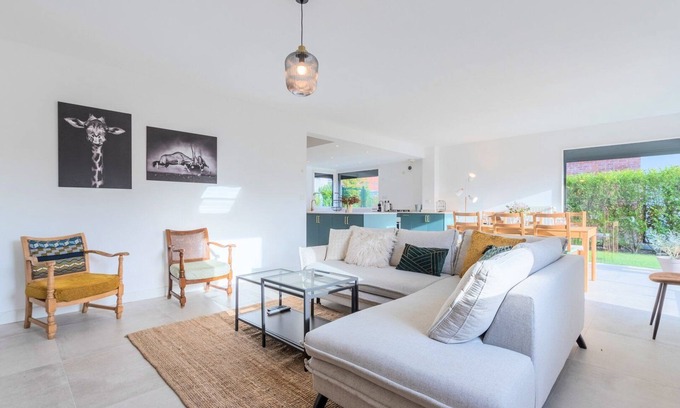 Wasquehal House | Beautiful 4 bedroom house with parking and garden