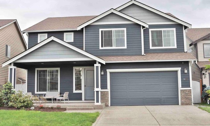 Marysville House | Beautiful 4 Bedroom home w/ Dining Room & big yard