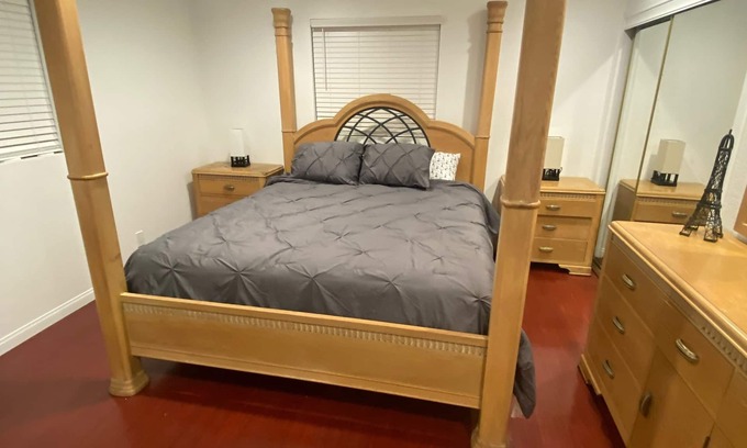 West Rancho Dominguez House | Beautiful 4 bedroom house that sleeps 8 people