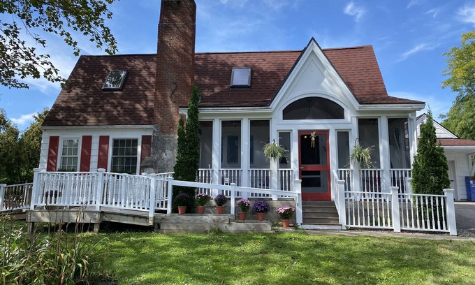 Middlebury - Warren House | Beautiful 4-Bedroom Home beside Middlebury College